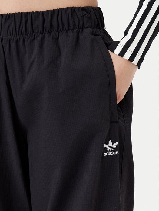 Spodnie dresowe czarne z wysokim stanem adidas S