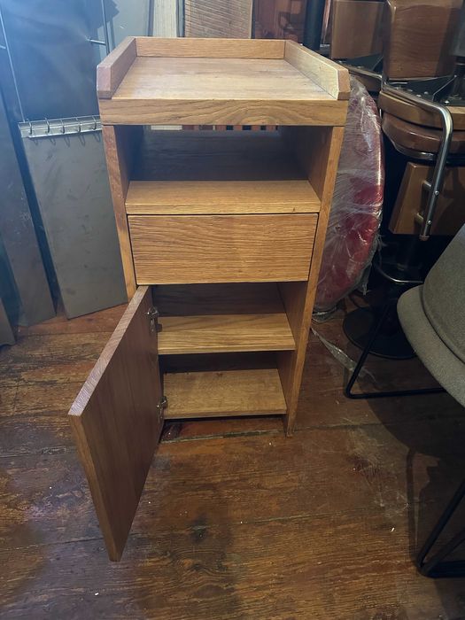 Продам дубовую тумбочку