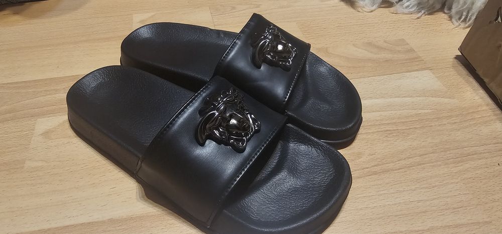 Hit klapki Meduza Versa czarne unisex 40/25.5cm.