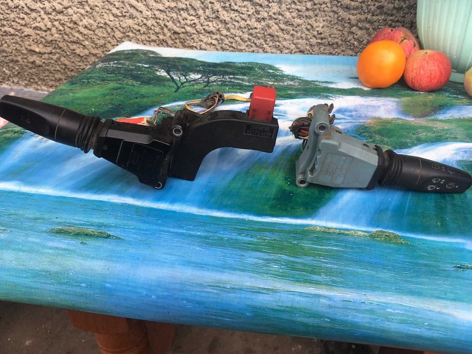 Перемикач поворотів та омивання скла ( гітара ) Ford Scorpio 1