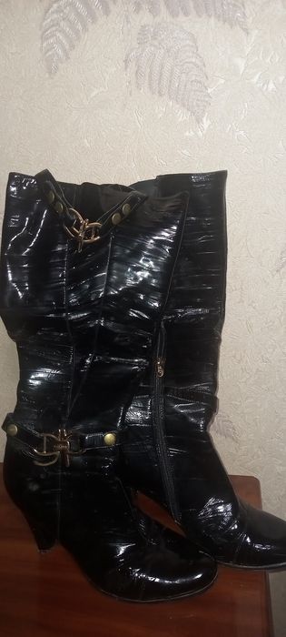 Продам женские сапоги высокие