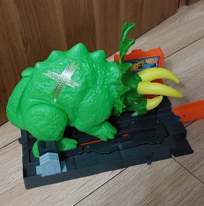 Tor Hot Wheels Tricelatops