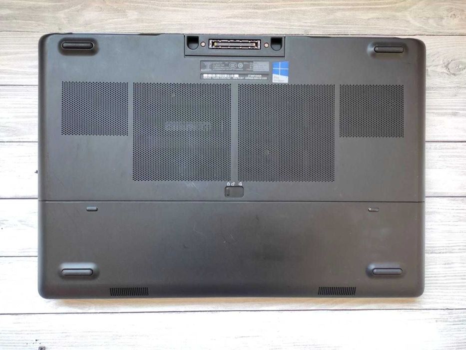 Dell Precision 7710 17.3" FHD i7-6820HQ/16GB/250GB/Nvidia M3000M 4GB