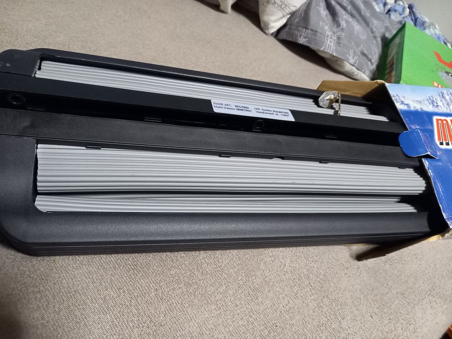 Uchwyt na narty do auta