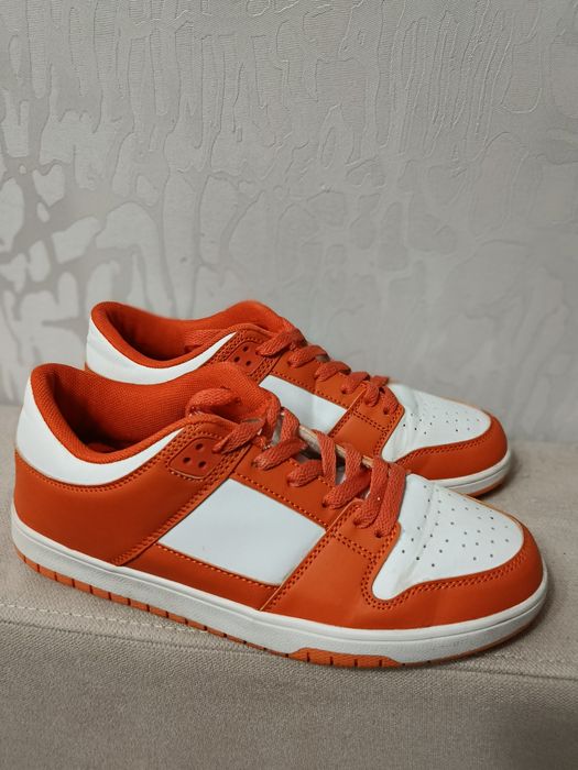 Жіночі кросівки 40 розміру