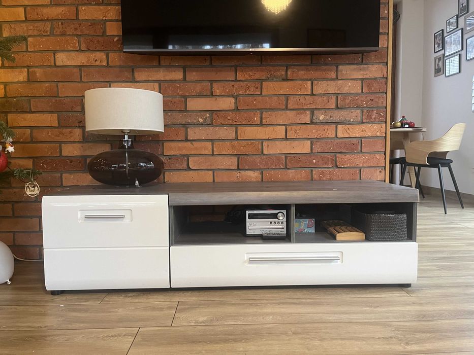 Witryna niska do salonu (157 cm x 95 cm x 37 cm)