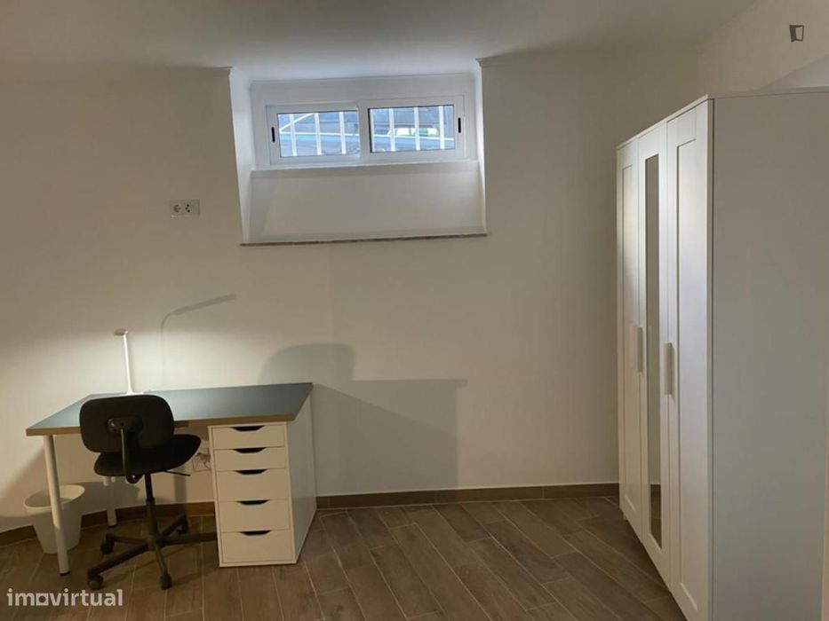 Quarto - localizado em Parque das Nações Lisbon