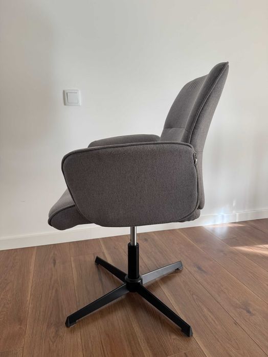 Cadeira de Escritório HOMA – Giratória e Regulável | Como nova