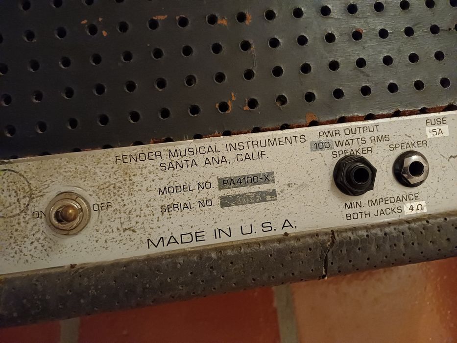 Fender PA 4100X Vintage (Anos 70) – Solid State Series