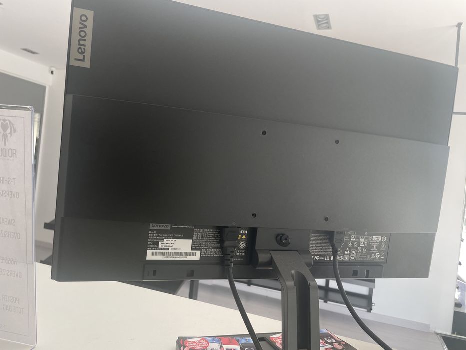 Impeccable desktop with minimal use64740454355970122