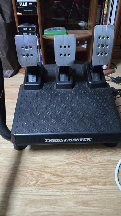 Vendo backet, volante e pedais ThrustMaster