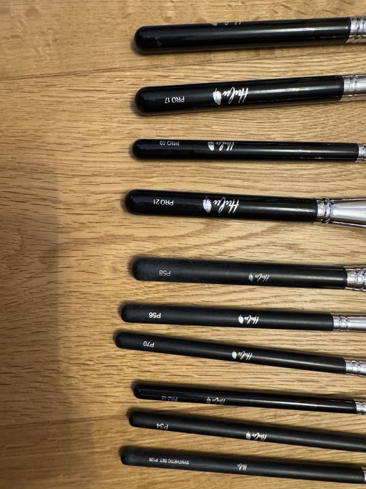 Zestaw 10 pedzli do makijazu Hulu