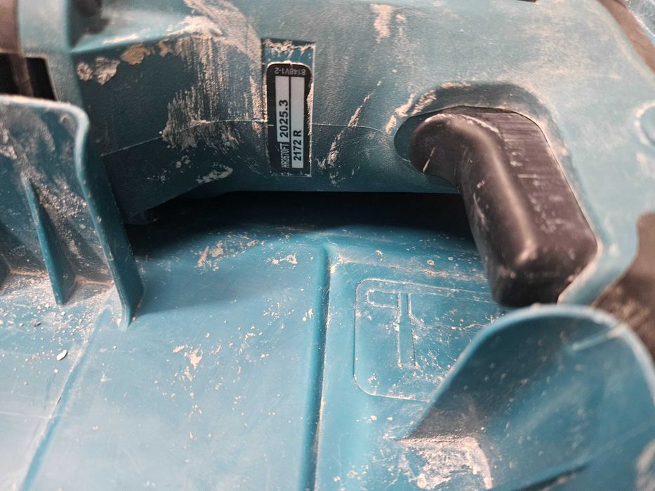 MAKITA Młotowiertarka wiertarka SDS+ 3,0J 800W HR2670FT + uchwyt