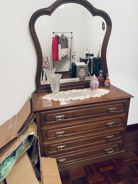 Conjunto comoda e duas mesas de cabeceira