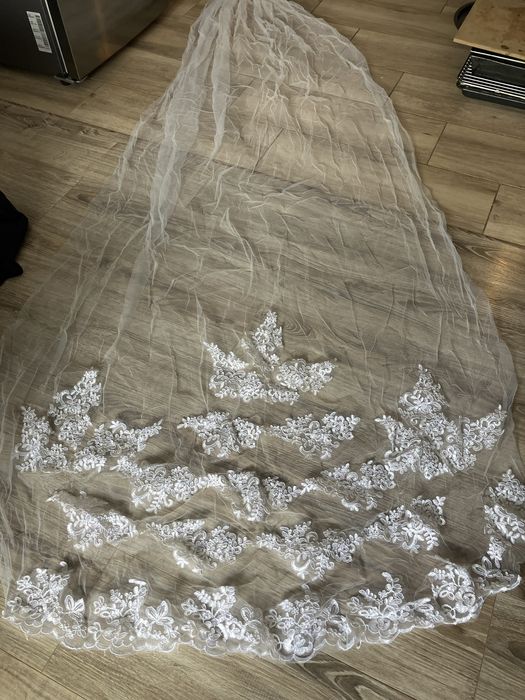 Długi piękny katedralny welon 2.5m