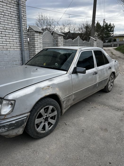 mercedes w124.