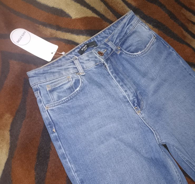 Нові світлі Джинси кльош стрейчеві з ефектом утяжки Boot cut розмір 36 С блакитні небесний колір