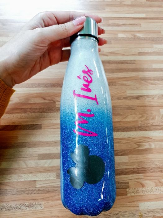 Garrafas e copos personalizados