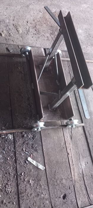 Wózek do rozjerzdzania rozpoławiania ciagnika