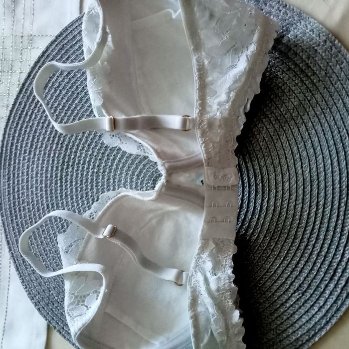 Biustonosz koronkowy, ecru Esotiq 70D