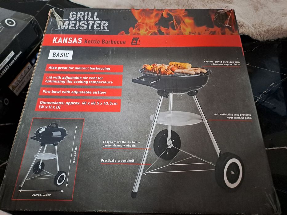 Grill ogrodowy z pokrywą