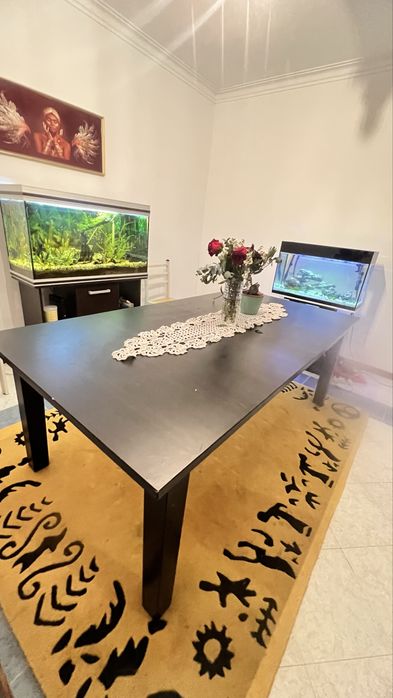 Mesa em madeira 6 cadeiras ate  extensível