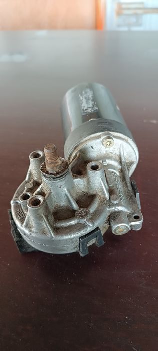 Електродвигун трапеції двірників ауді А6 С4