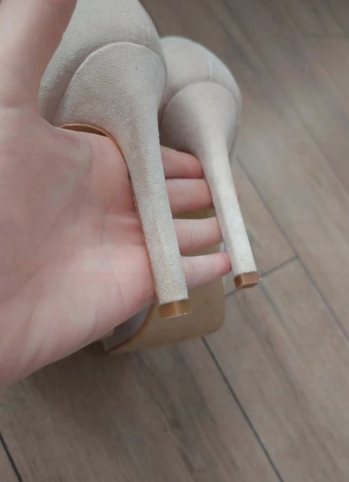 Botki biszkoptowe na obcasie