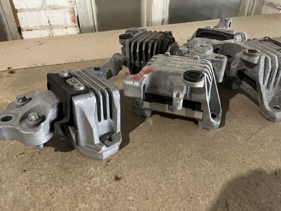 Подушка двигателя двигуна мотора Jeep Cherokee KL 2,4 3,2 2014 2015 2016 2017 2018 2019 2020
