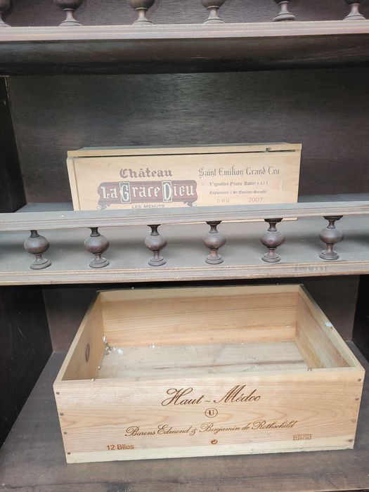 Caixas de madeira vinho