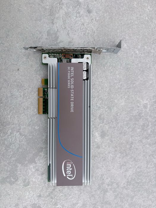 Intel SSD DC P3600 PCI‑E NVMe Série Profissional [107]