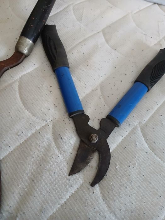 Vendo 2 tesouras de cortar jardines