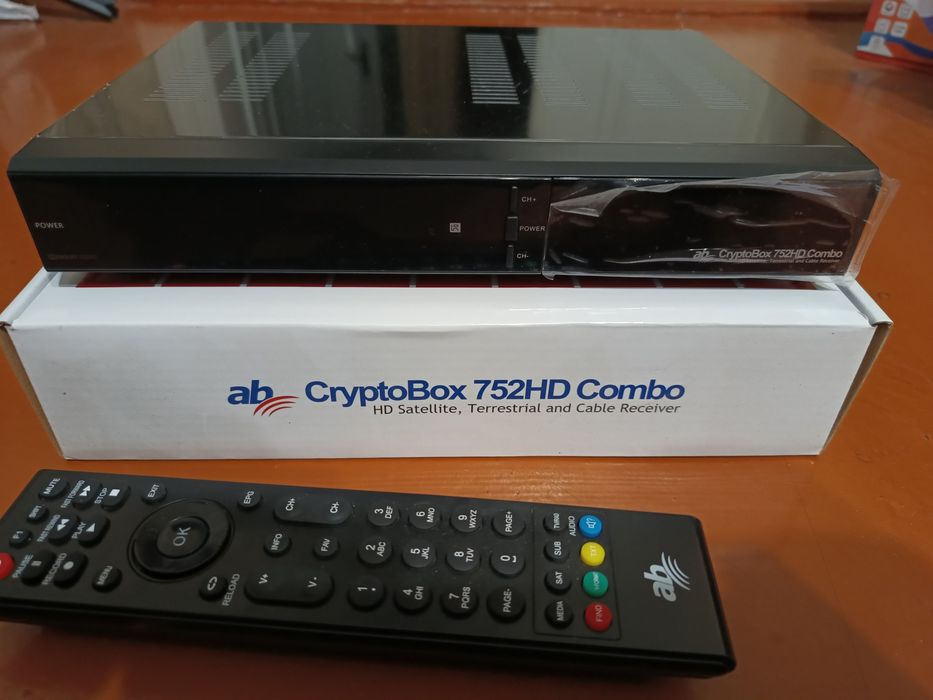 Тюнер AB CryptoBox 752HD Combo