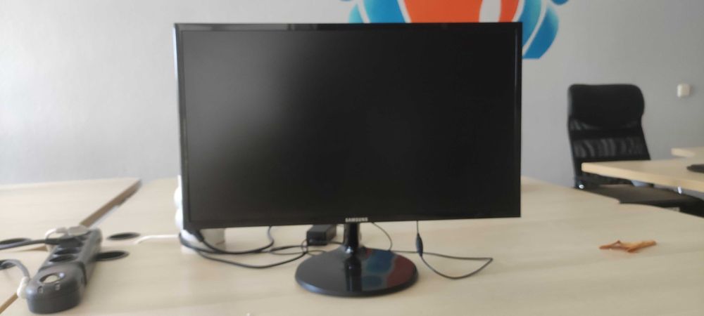 Various Monitors (Asus, HP, Samsung, LG)64283901348097123