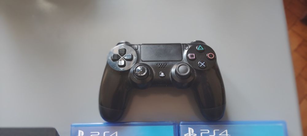 Sprzedam konsole Ps 4 Pro
