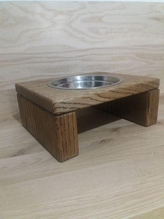 Дерев'яна годівниця для котів