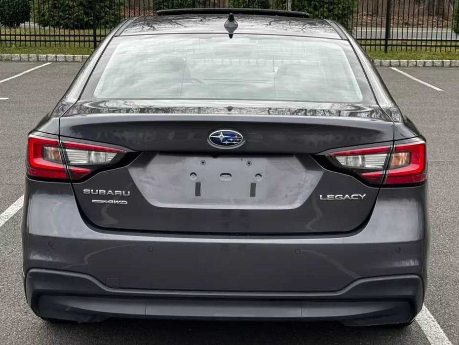 2022 Subaru Legacy LIMITED