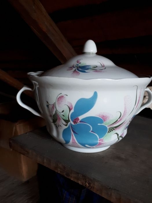 Сервиз фарфоровый