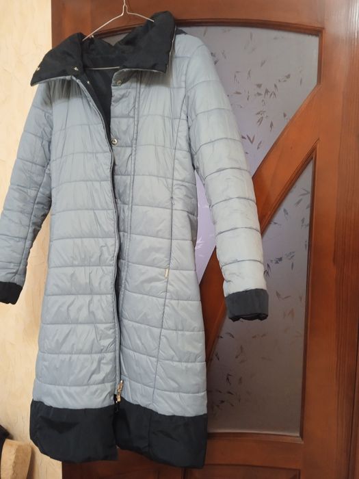Продам пальто жіноче,  демісезонне. Двостороннє.