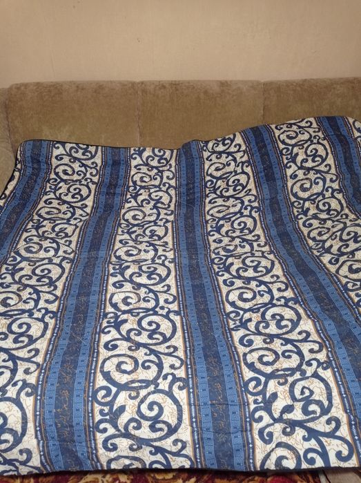 Продам одияло теплое.