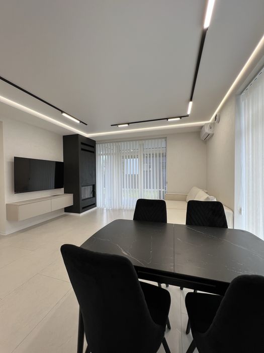 Новенький будинок з авторським ремонтом