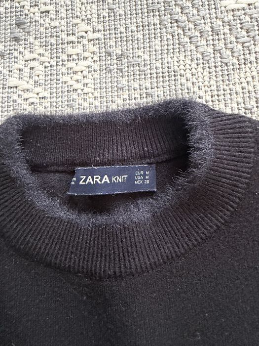 Светр Zara.