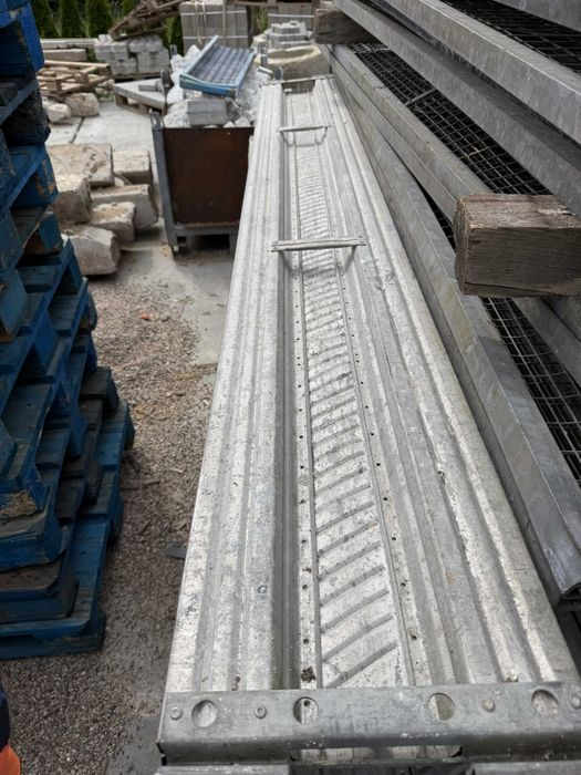 Podesty stalowe ocynkowane  2,5metra typu Bosta