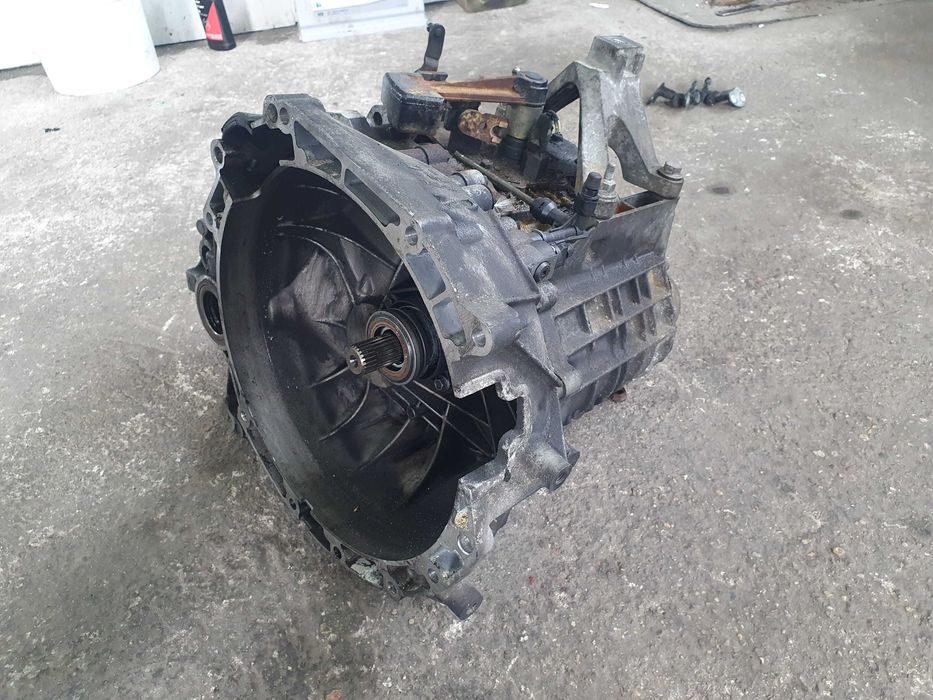 Skrzynia biegów Volvo v50 1.8 benzyna 05 rok 125 km 5 biegów sprawna