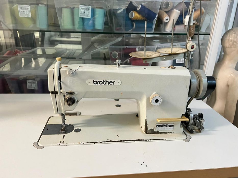 Maquina costura reta - ponto direito