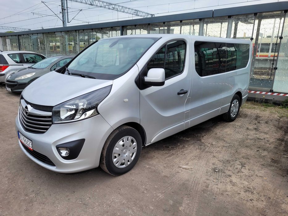 Wypożyczalnia busów 9-osobowych