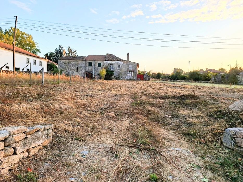 Terreno e casa rústica