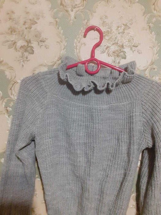 Светр свитер сірого кольору