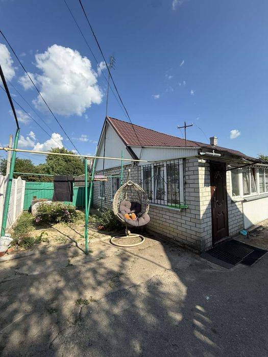 Продається половина будинку