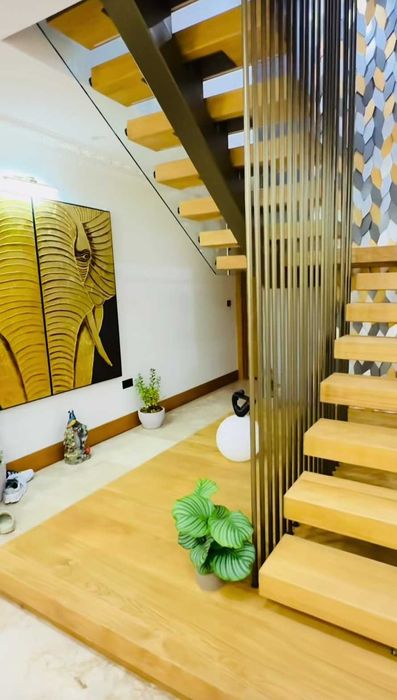 Schody na konstrukcji